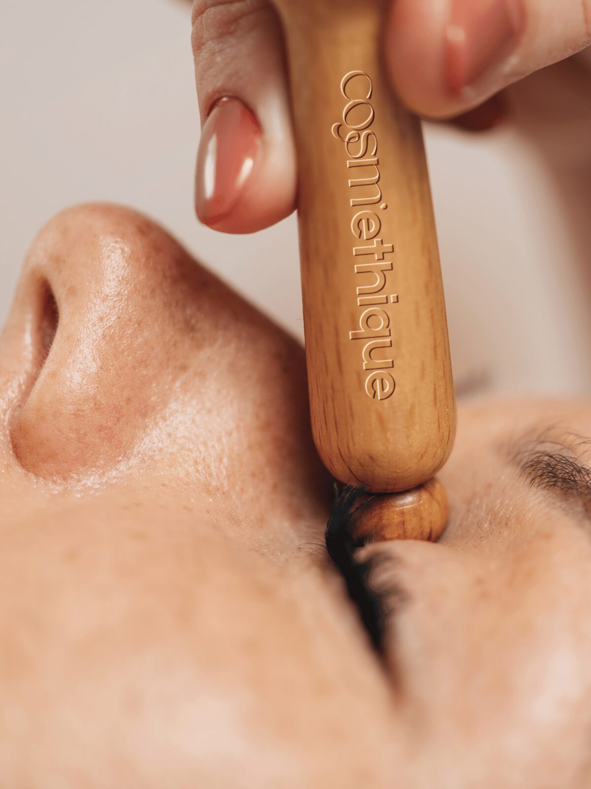 Masseur contour des yeux