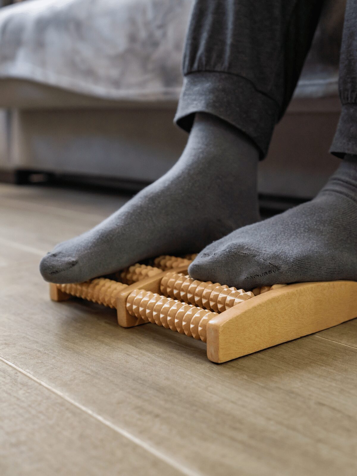 masseur pied en bois